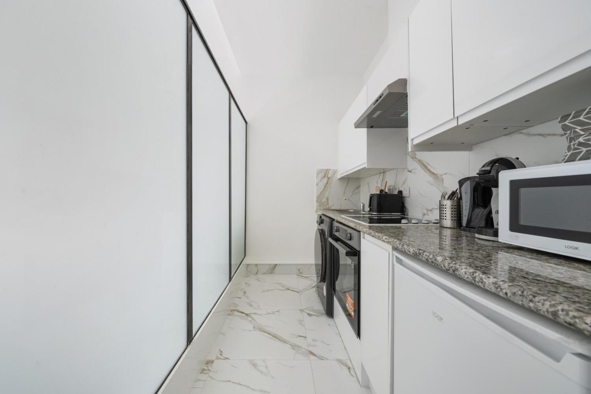 Chic 1-bed Flat In The Heart Of Soho Wardour Street 1wd
