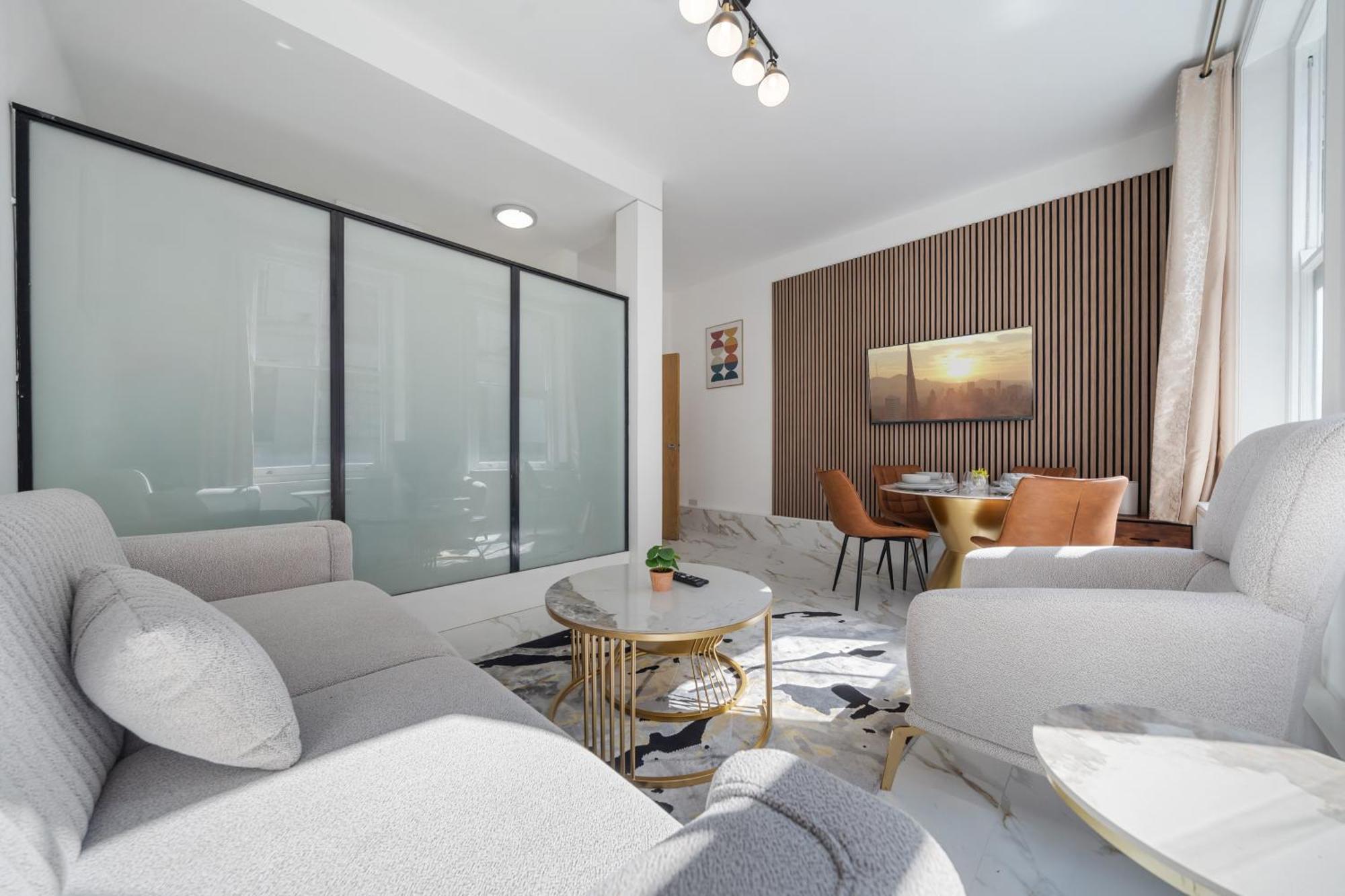 Chic 1-bed Flat In The Heart Of Soho Wardour Street 1wd *